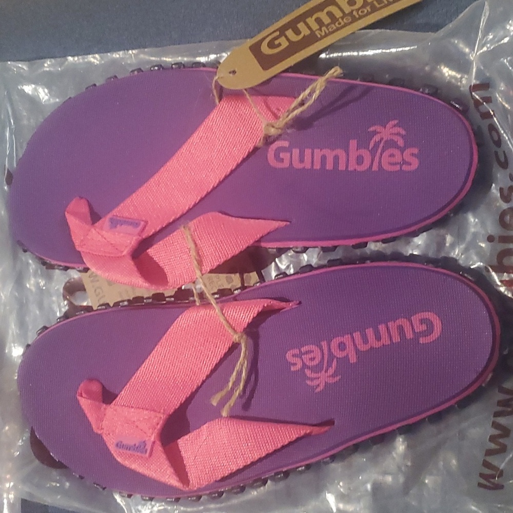 NWT Purple Pink Gumbies Unisex Flip Flops M7 W8